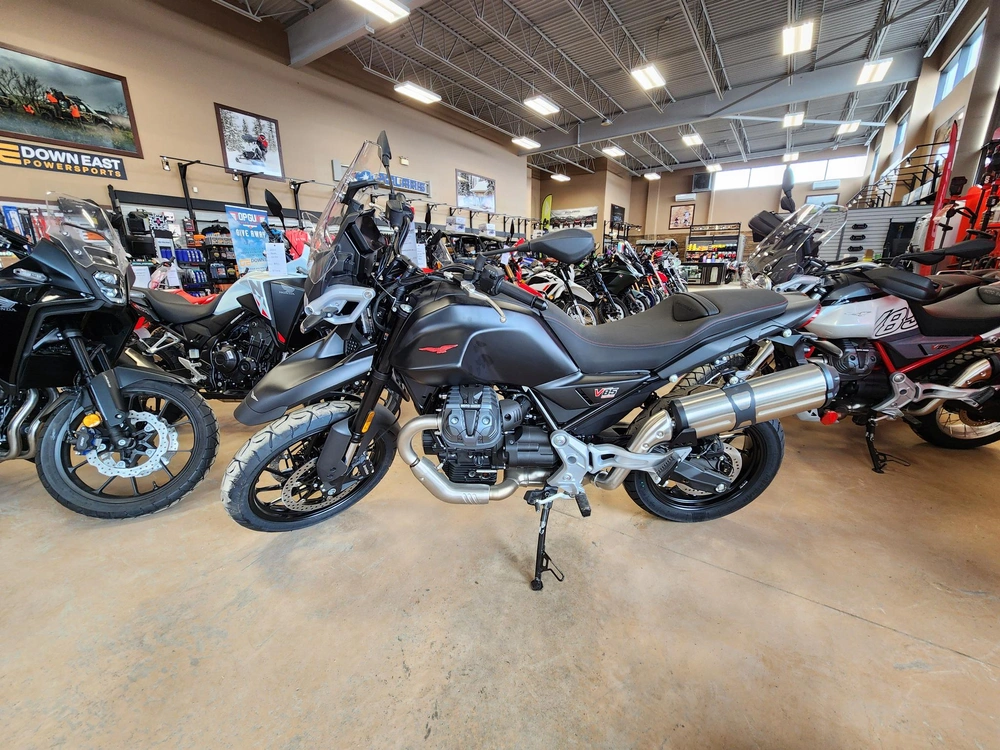 2025 Moto Guzzi V85 Strada E5+ Nero Isola alt