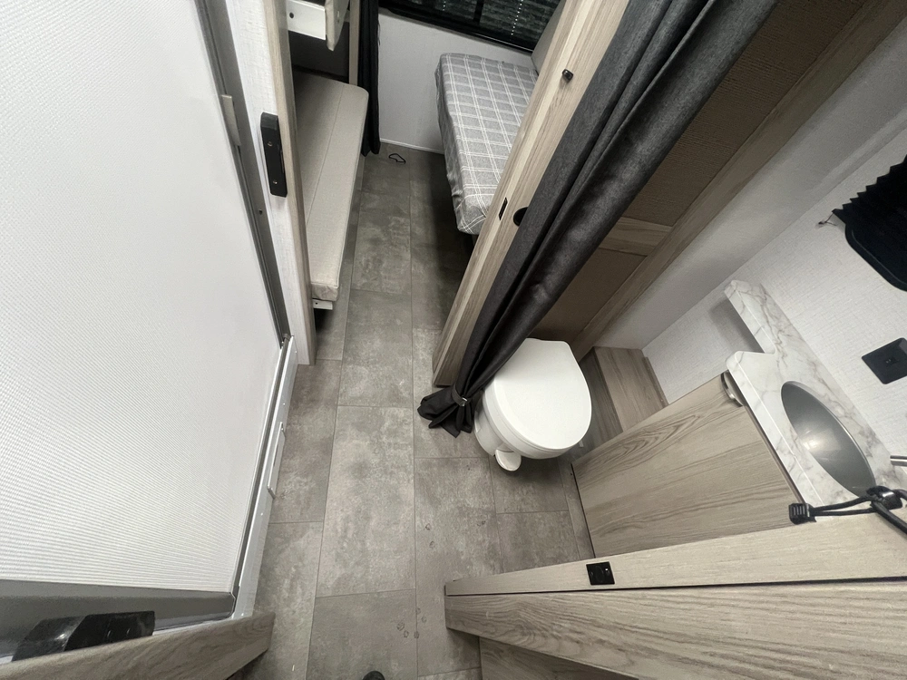 2022 Forest River Wildwood Fsx 176 Qbhk alt