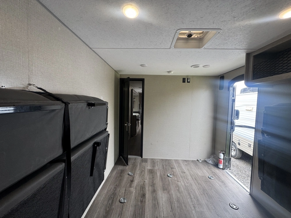 2023 Coachmen Catalina Trail Blazer 29ths alt