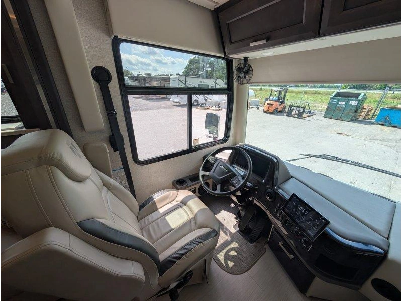 Thor Motor Coach Palazzo 37.4 2023 alt