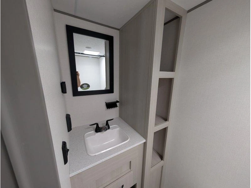 2027 Coachmen Catalina 154rbx alt