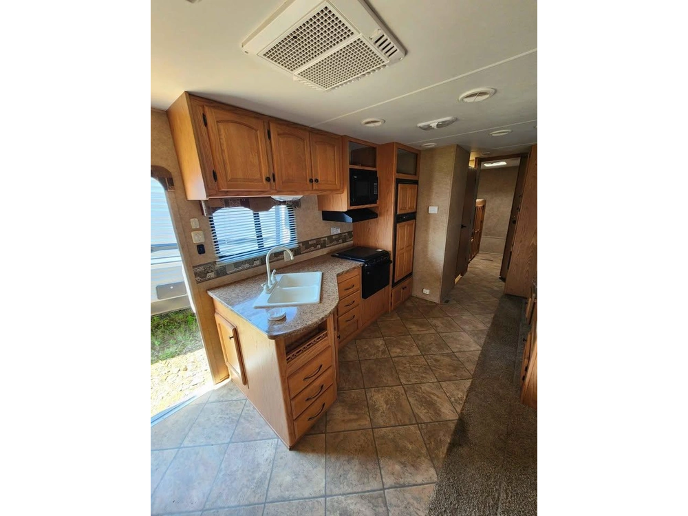 2011 Heartland Rv North Country 31 Bks alt