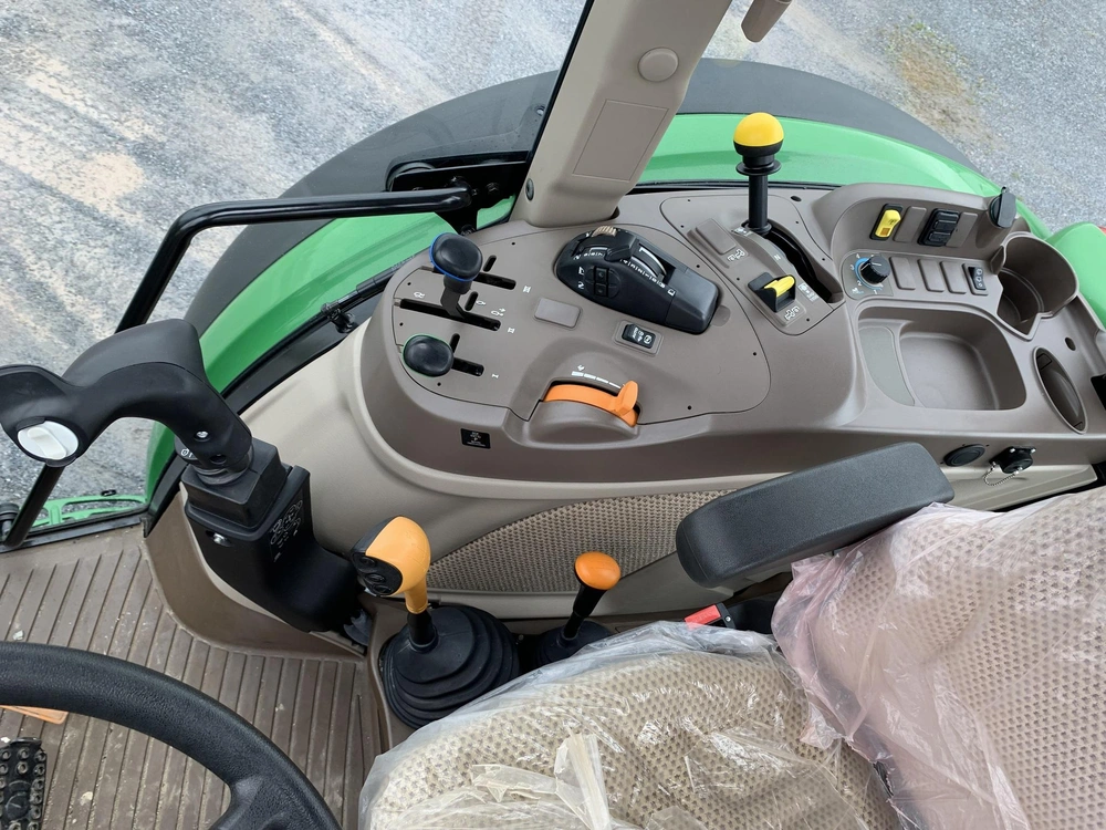 2022 John Deere 5100m alt