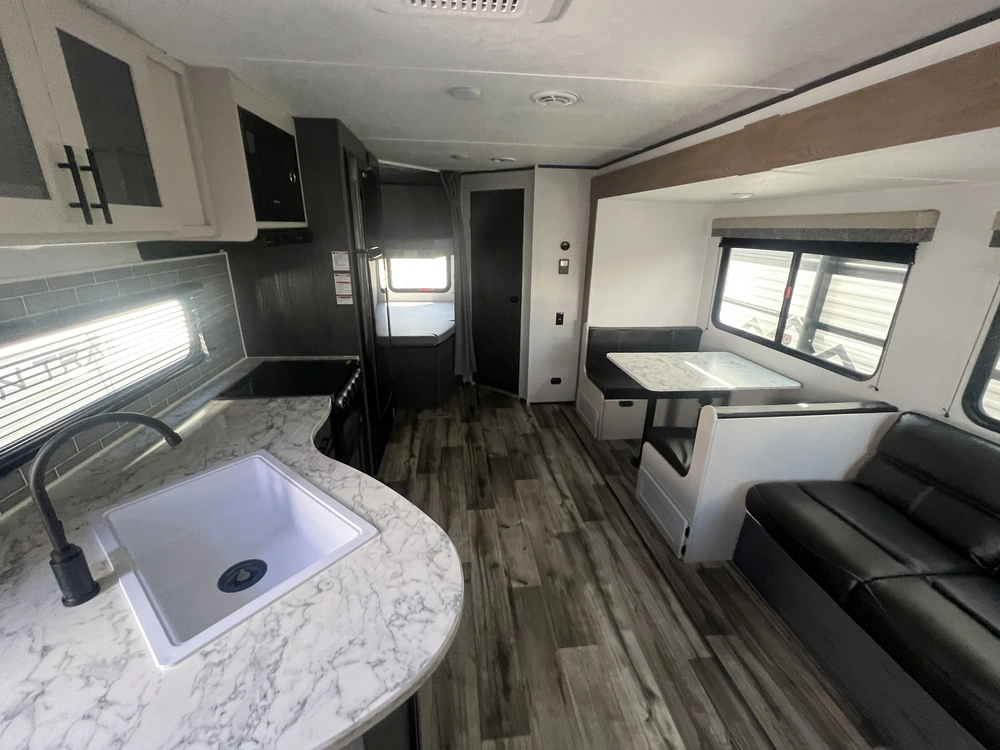 2024 Dutchmen Aspen Trail 26 Bh alt