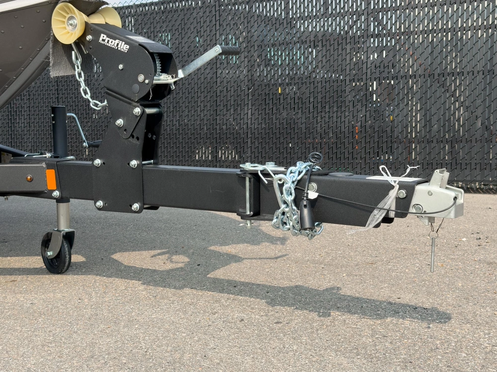 2027 Lund 1975 Pro V Sport alt