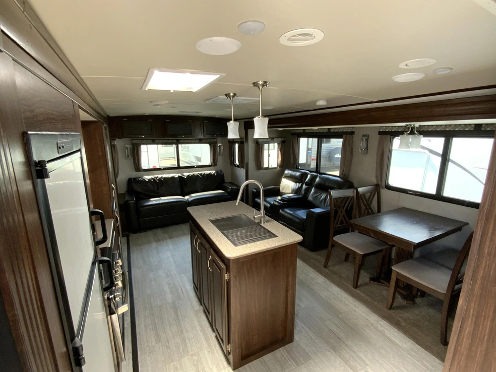 2019 Forest River Palomino Solaire 316 Rlts alt