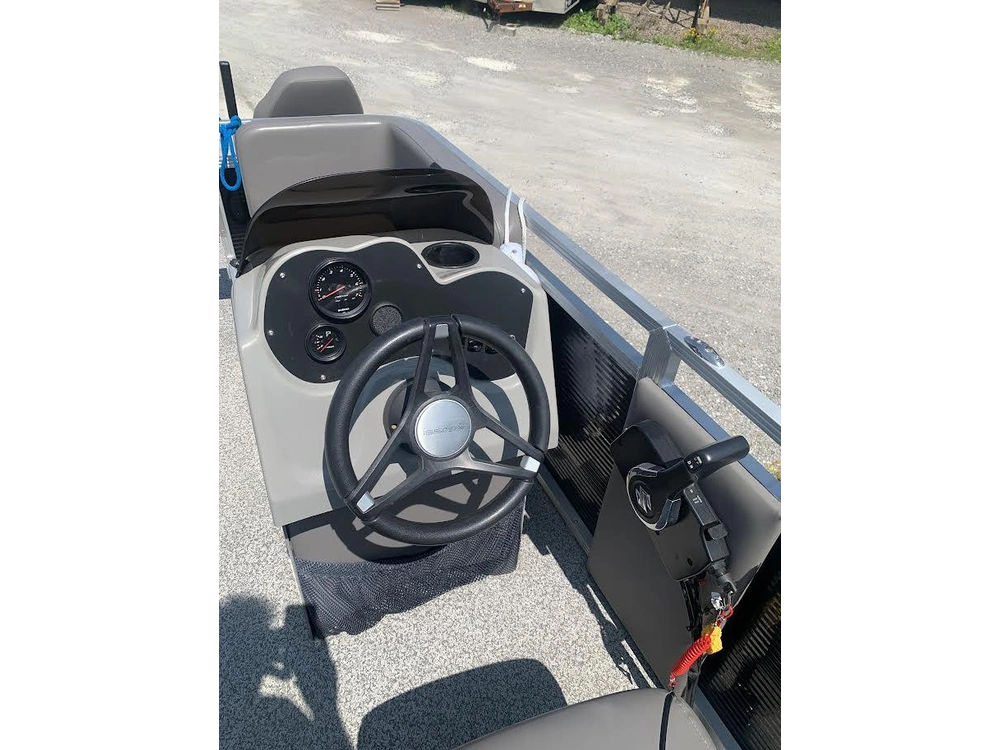 2021 Armada Topfish 147 Pontoon alt