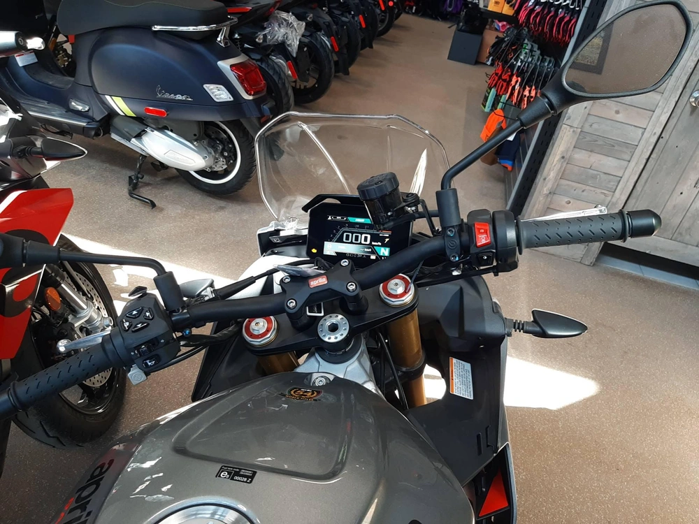 2024 Aprilia Tuono V4 1100 alt