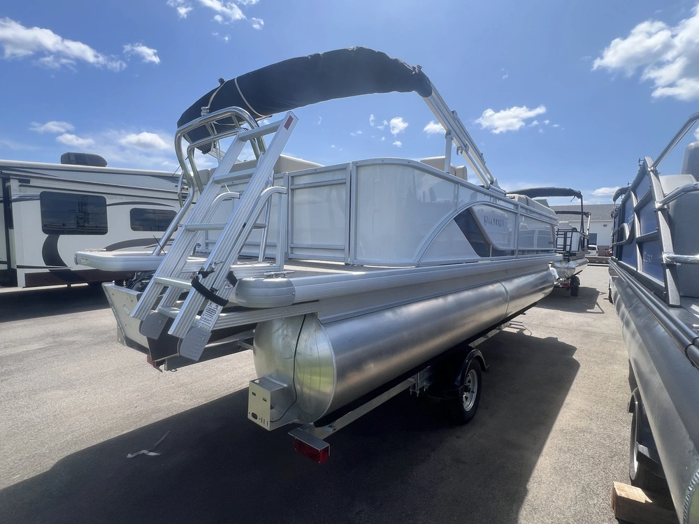 2025 Godfrey Marine Sweetwater 2286 Cse Triple alt