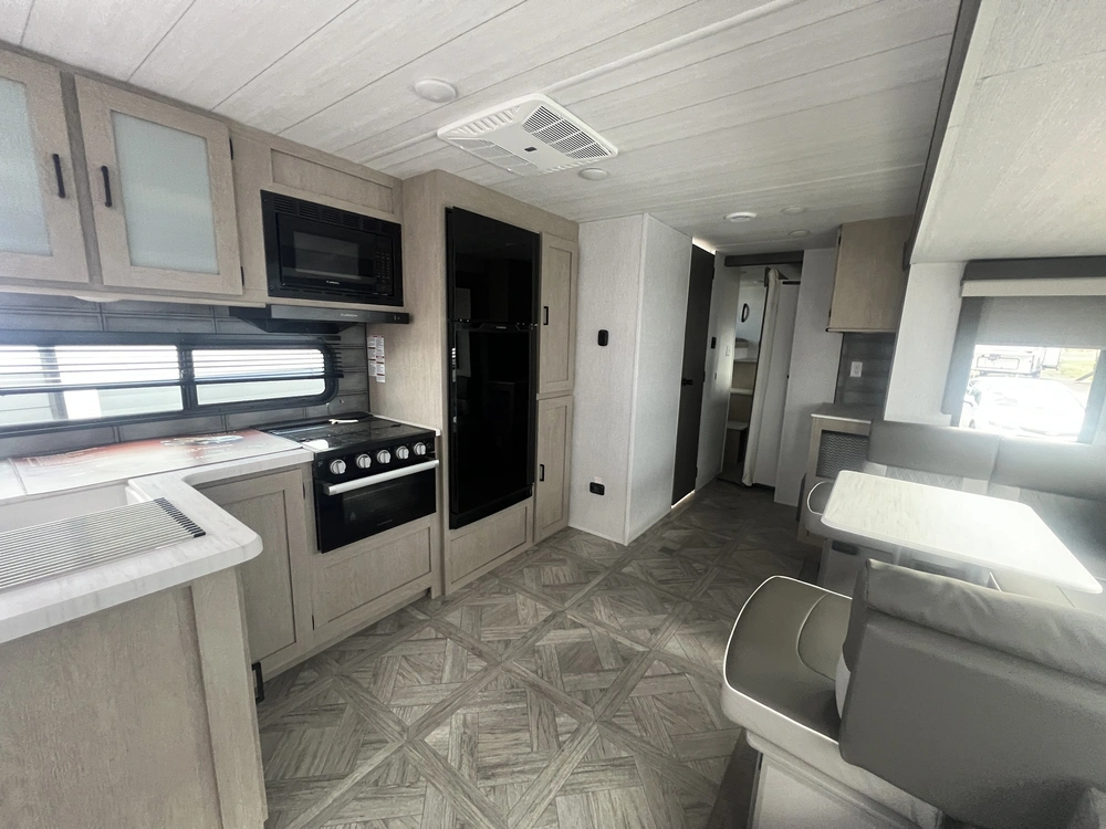 2024 Forest River Wildwood 32bhdsx alt