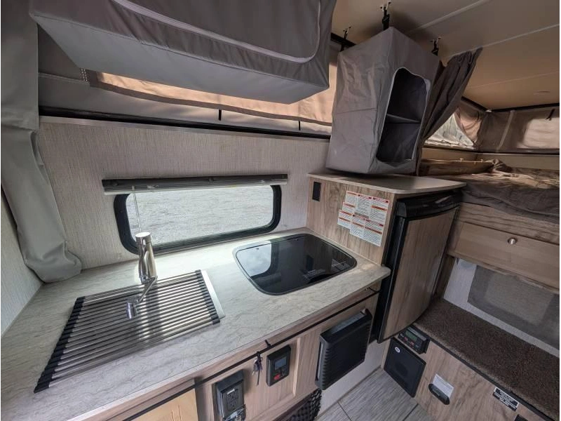 2021 Palomino Real Lite 1604 alt