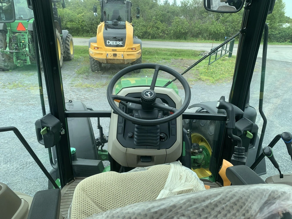 2022 John Deere 5100m alt