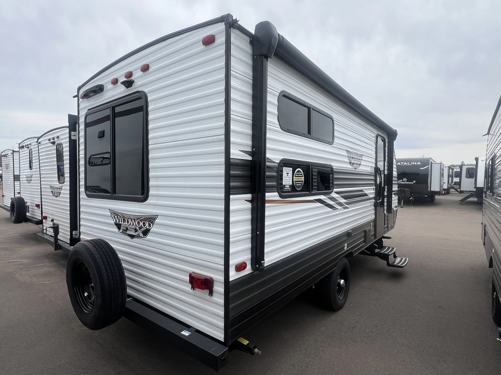 2022 Forest River Wildwood Fsx 176 Qbhk alt