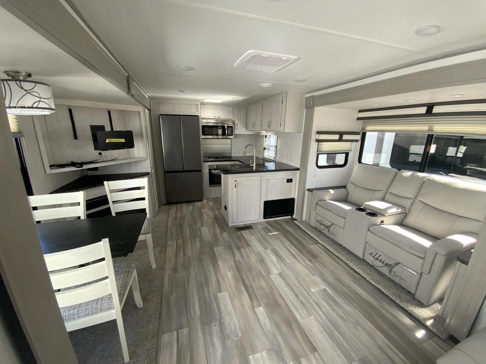 2023 Forest River Lacrosse Luxury Lite 3411 Rk alt