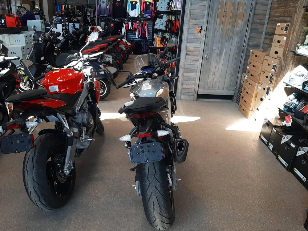 2024 Aprilia Tuono V4 1100 alt