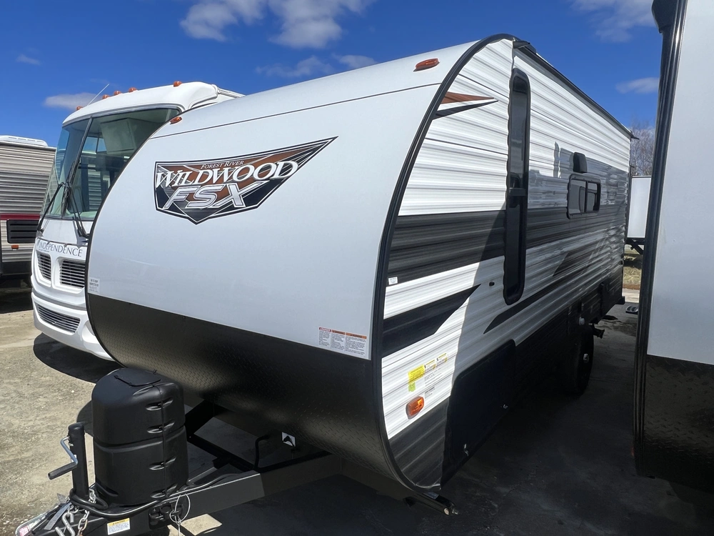 2024 Forest River Wildwood Fsx 167 Rbk alt