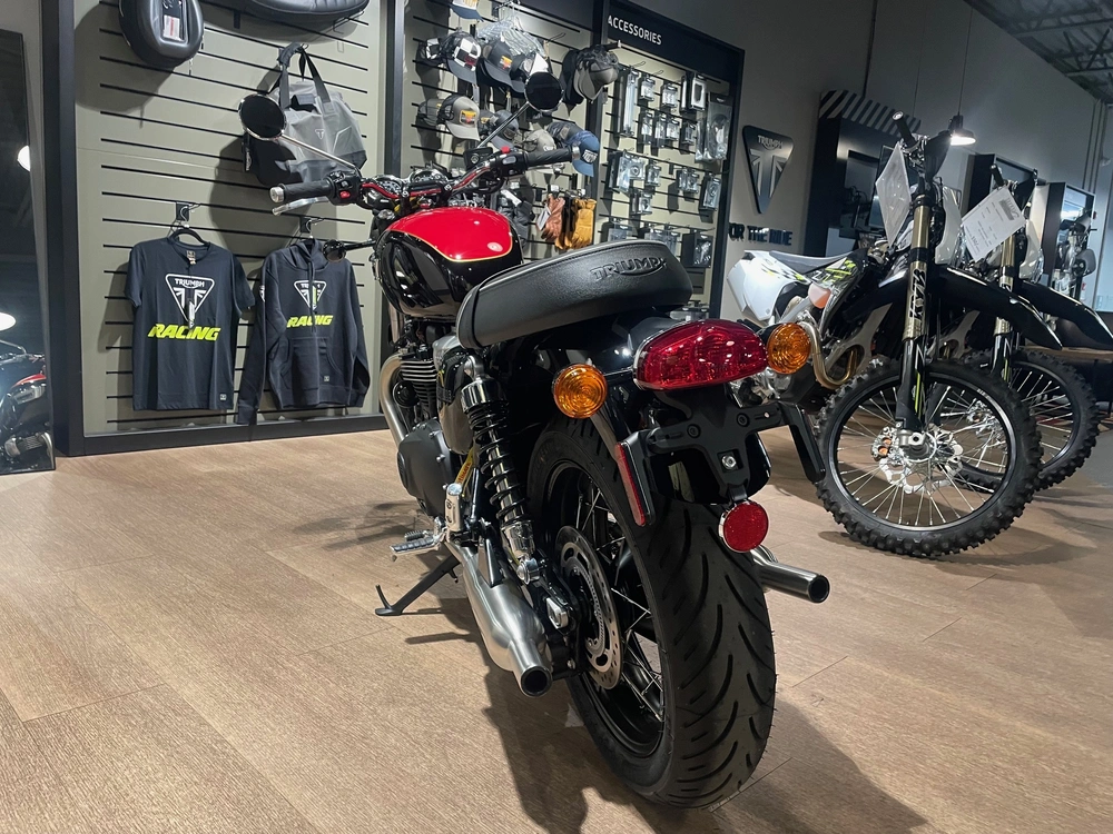 2026 Triumph Bonneville T100 - Red alt
