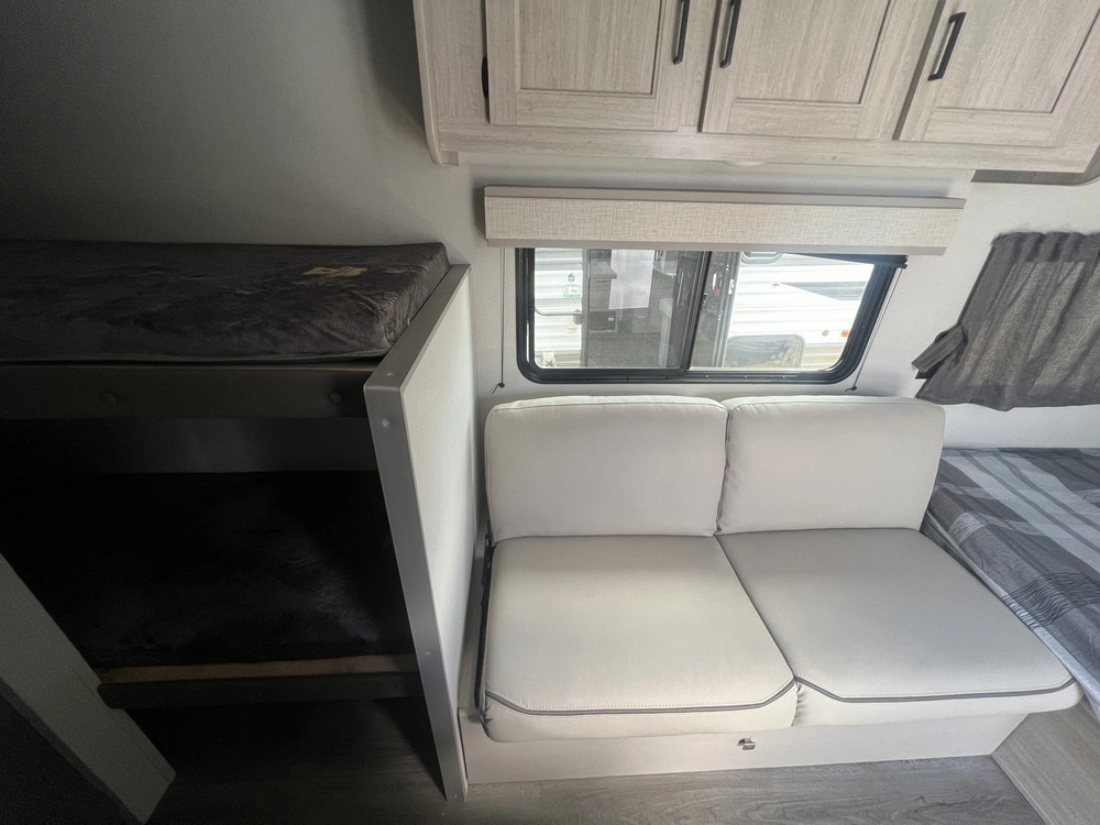 2024 Forest River Coachmen Catalina Summit Series 164 Bhx alt
