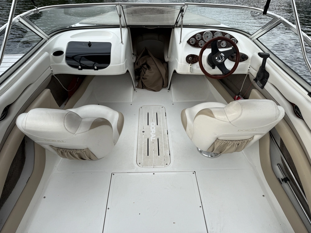 2005 Doral Boats 190 alt