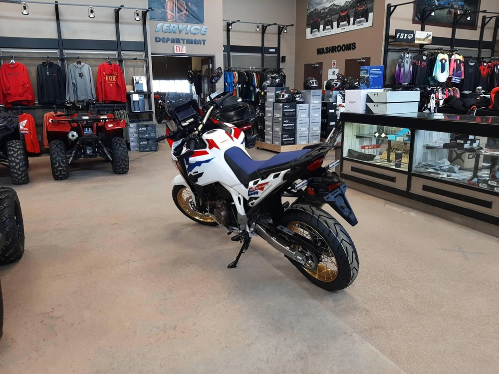2026 Honda Africa Twin Adventure Sports Es alt