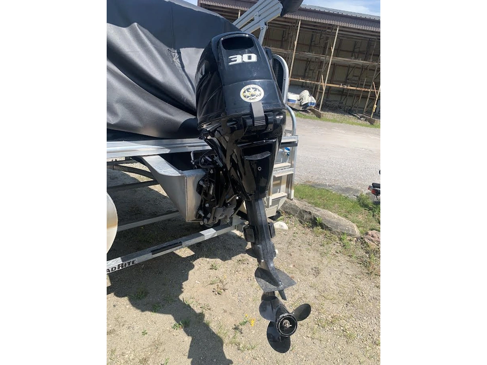 2021 Armada Topfish 147 Pontoon alt