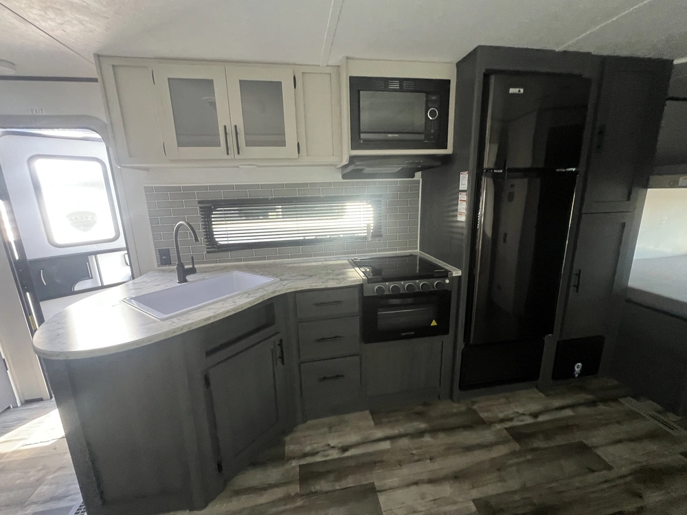 2024 Dutchmen Aspen Trail 26 Bh alt