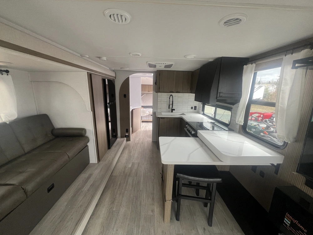 2025 Forest River Wildwood X-lite 22 Veranda alt