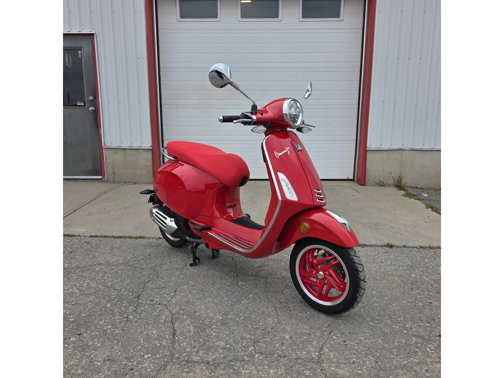 2027 Vespa Primavera Red 150 alt