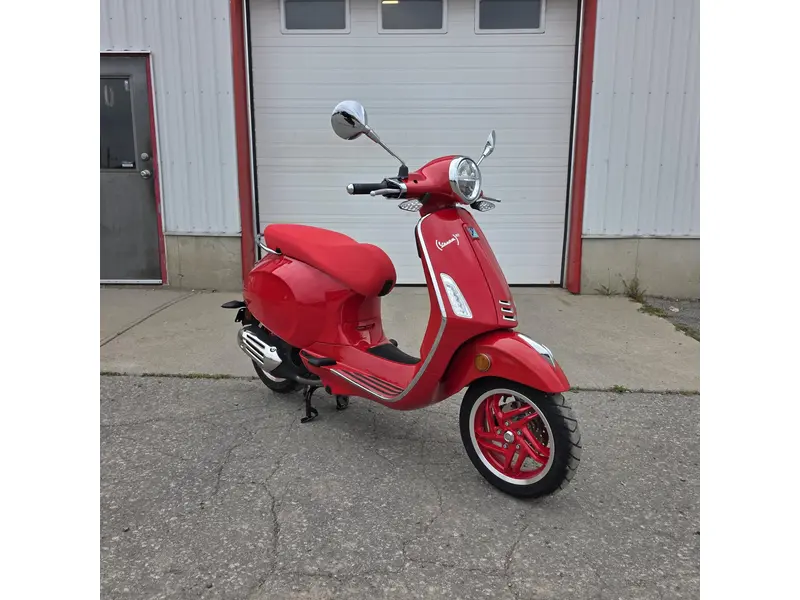 Vespa Primavera Red 150 2027