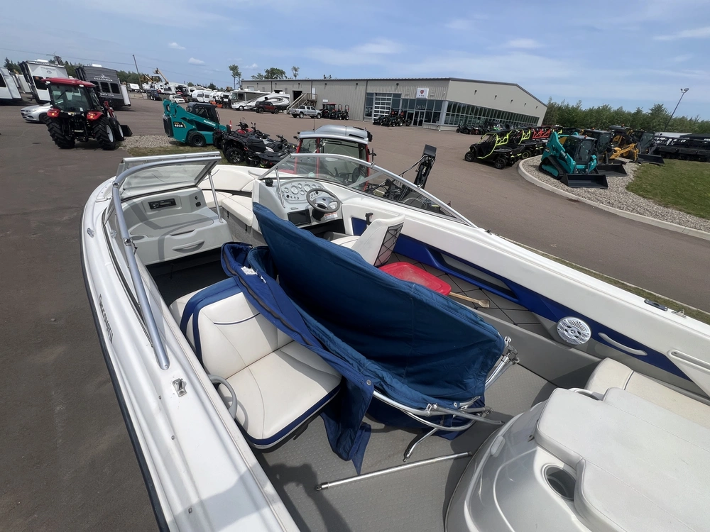 2008 Bayliner Discovery 215 alt