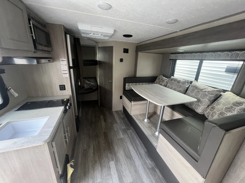 2023 Coachmen Catalina 184bhs alt