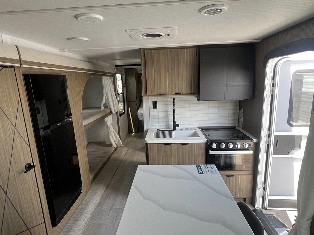 2025 Forest River Wildwood 34veranda alt