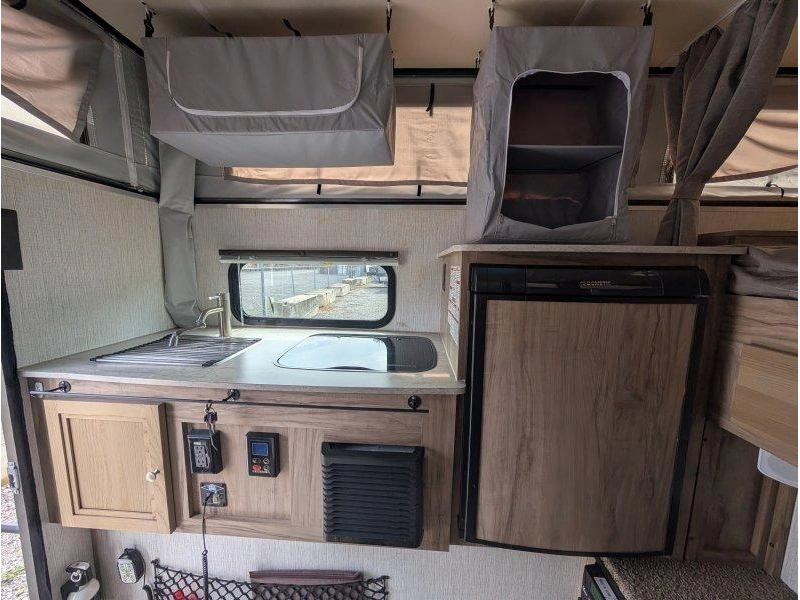 2021 Palomino Real Lite 1604 alt