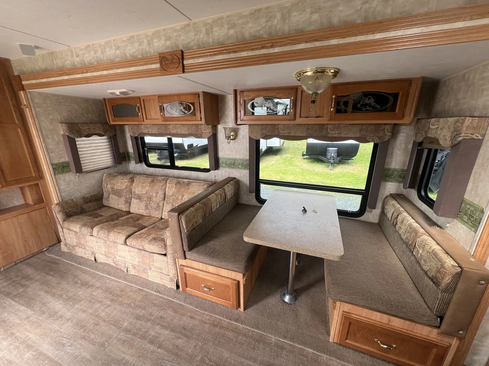 2007 Forest River Cherokee 30 F alt