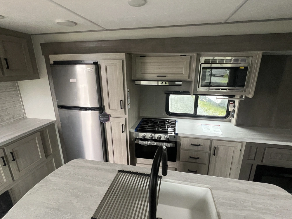 2025 Forest River Coachmen Catalina Legacy Edition 283 Feds alt