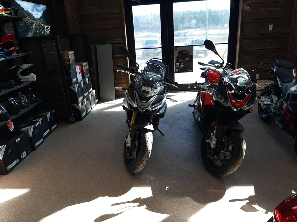 2024 Aprilia Tuono V4 1100 alt