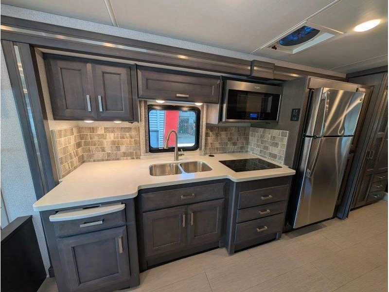 Thor Motor Coach Palazzo 37.4 2023 alt
