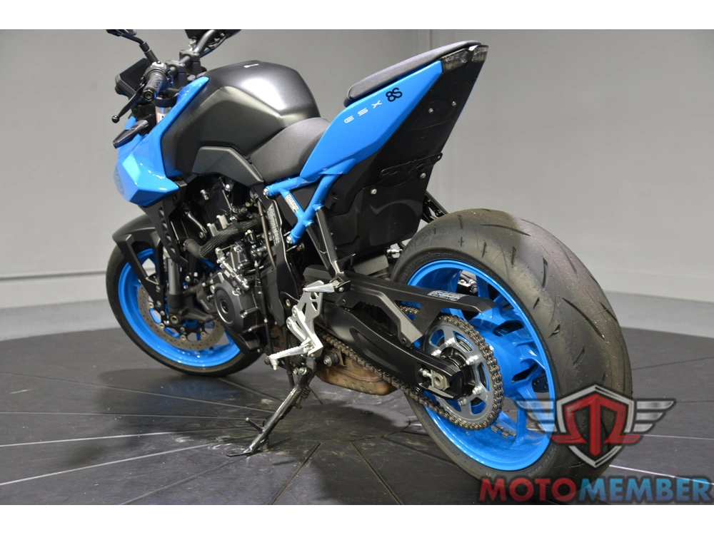 2024 Suzuki Gsx-8s alt