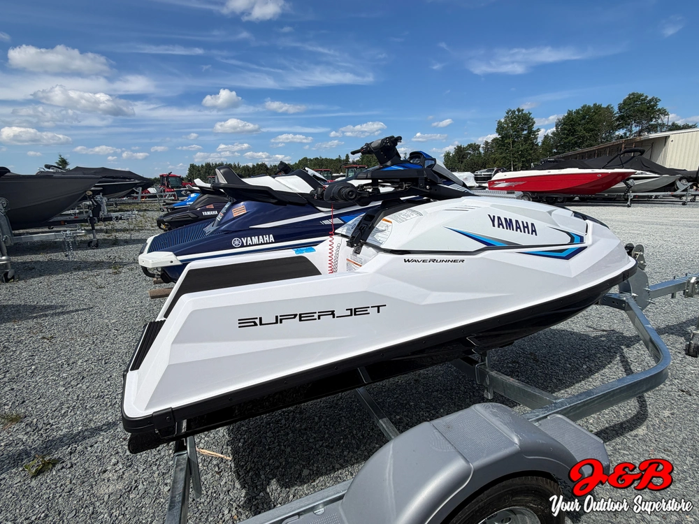 2026 Yamaha Superjet alt