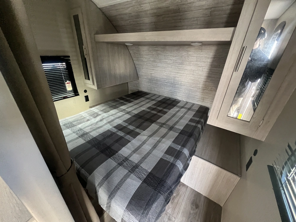 2023 Coachmen Catalina 261bhs alt