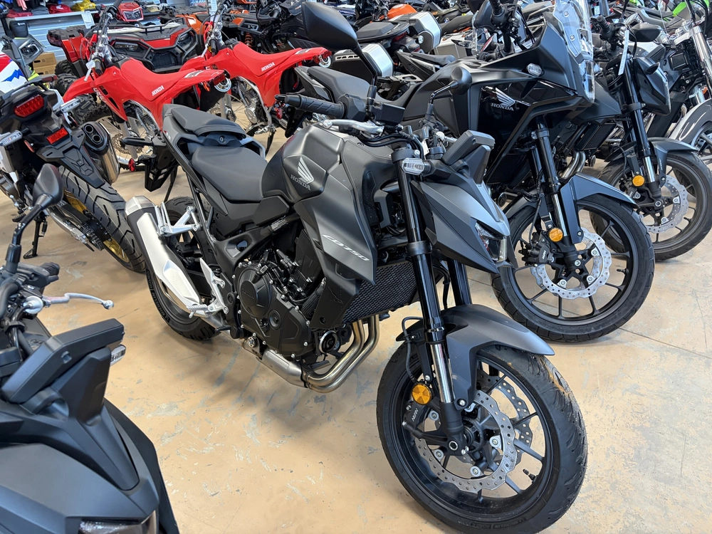 2025 Honda Cb750as alt