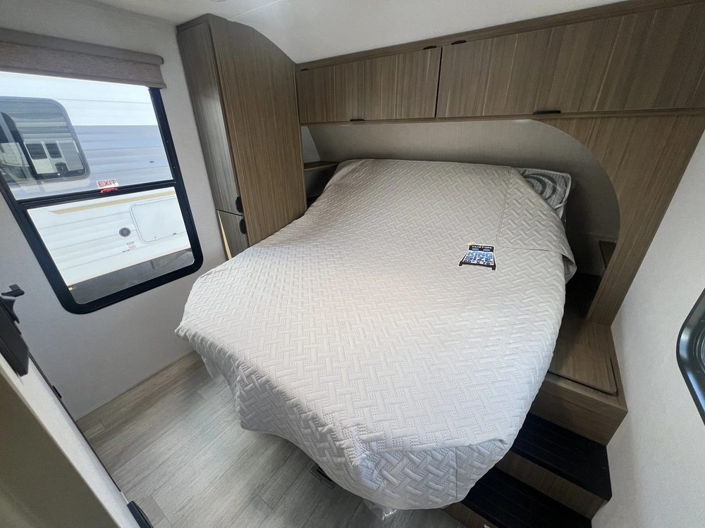2025 Forest River Wildwood 32veranda alt