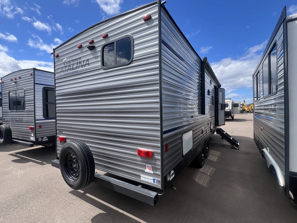 2023 Coachmen Catalina 261bhs alt