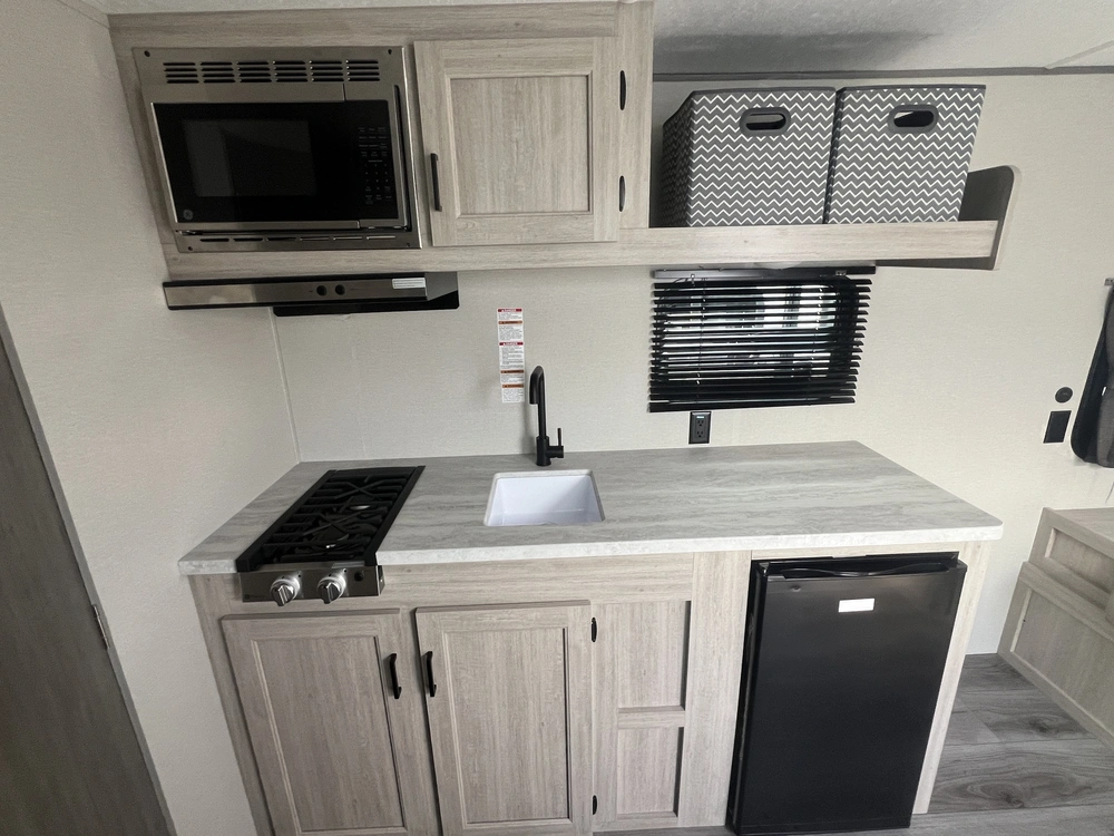2024 Coachmen Catalina 154rbx alt