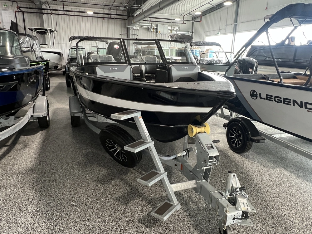 2026 Lund Boat Co 1875 Crossover Xs alt