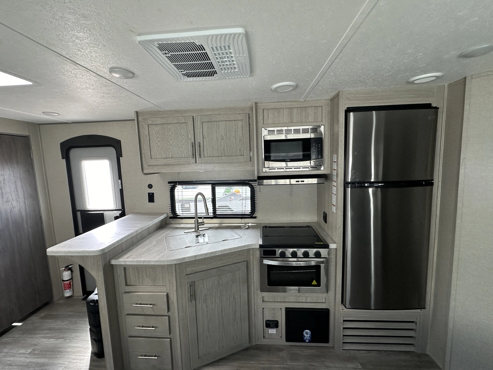 2022 Coachmen Catalina 243rbs alt