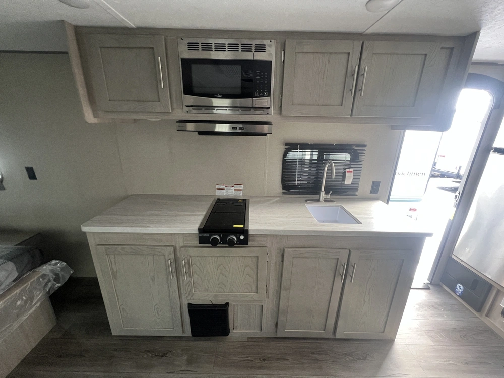 2023 Coachmen Catalina 184fqs alt