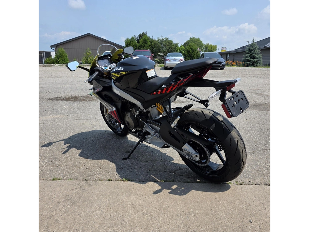 2027 Aprilia Rs 660 Factory alt
