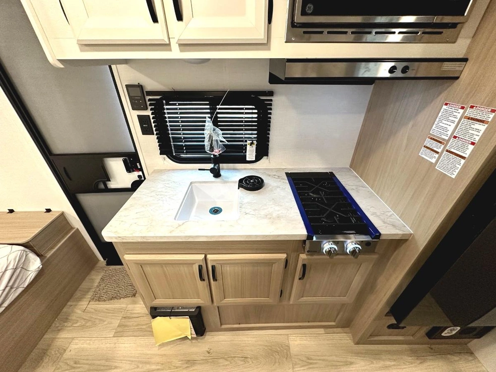 2027 Coachmen Clipper 17bh alt