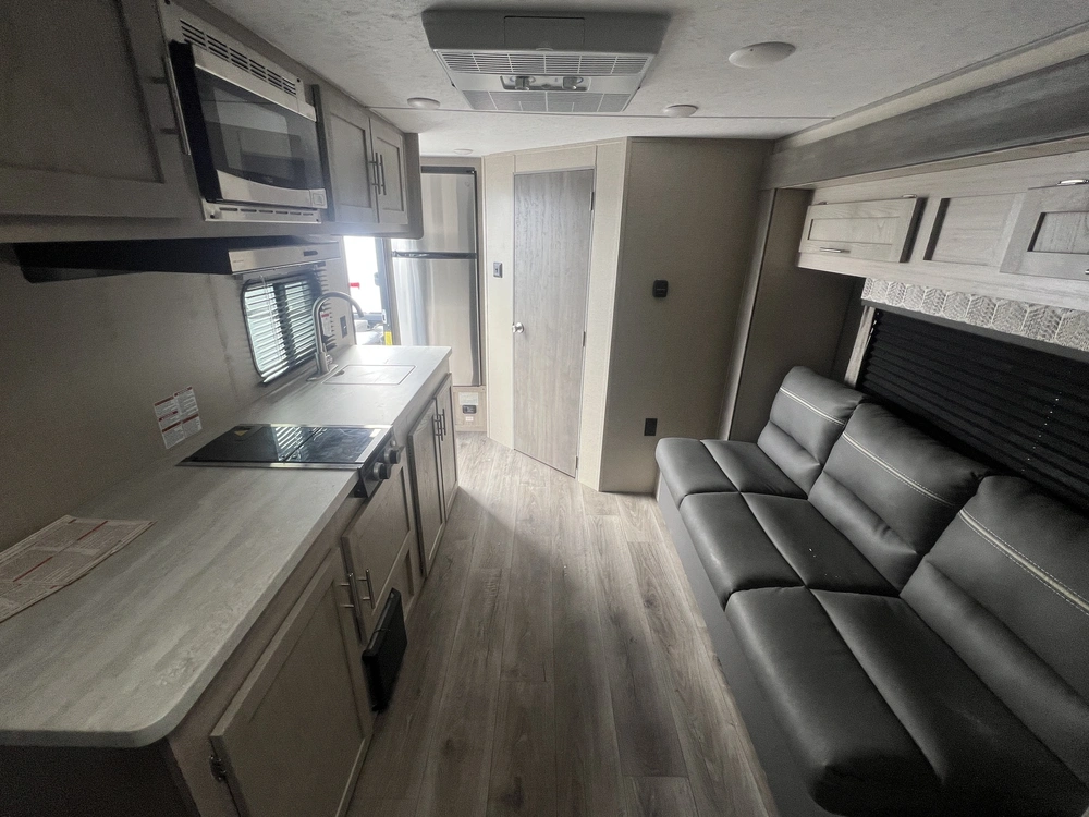 2023 Coachmen Catalina 184fqs alt